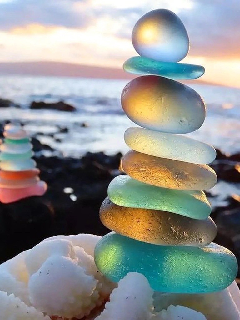 加州玻璃海滩被太平洋打磨光滑的五彩石