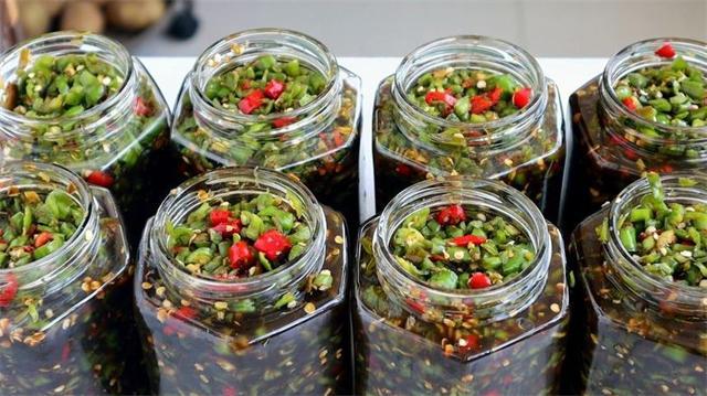 腌辣椒的季节到了,一次买8斤腌制起来,方法简单,吃一年都不坏休闲区蓝鸢梦想 - Www.slyday.coM 腌辣椒的季节到了,一次买8斤腌制起来,方法简单,吃一年都不坏休闲区蓝鸢梦想 - Www.slyday.coM