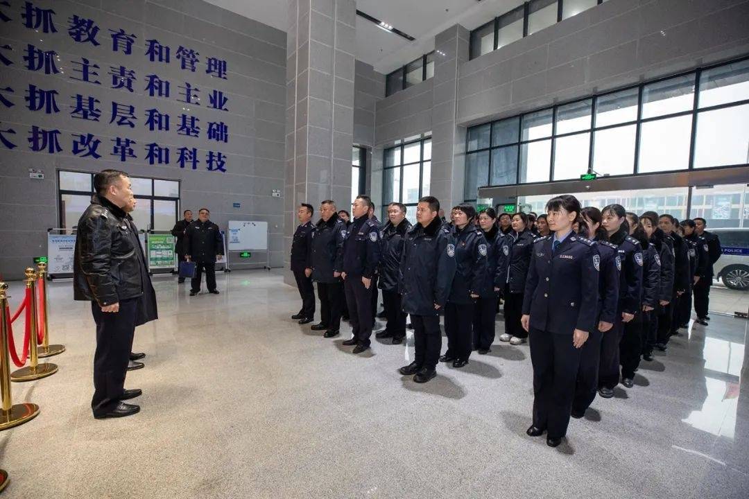 胡少波同志大年初一慰问一线值勤人员休闲区蓝鸢梦想 - Www.slyday.coM
