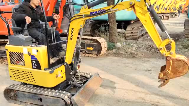 国产立派二手15型小钩机,小哥第一次试驾,也还可以