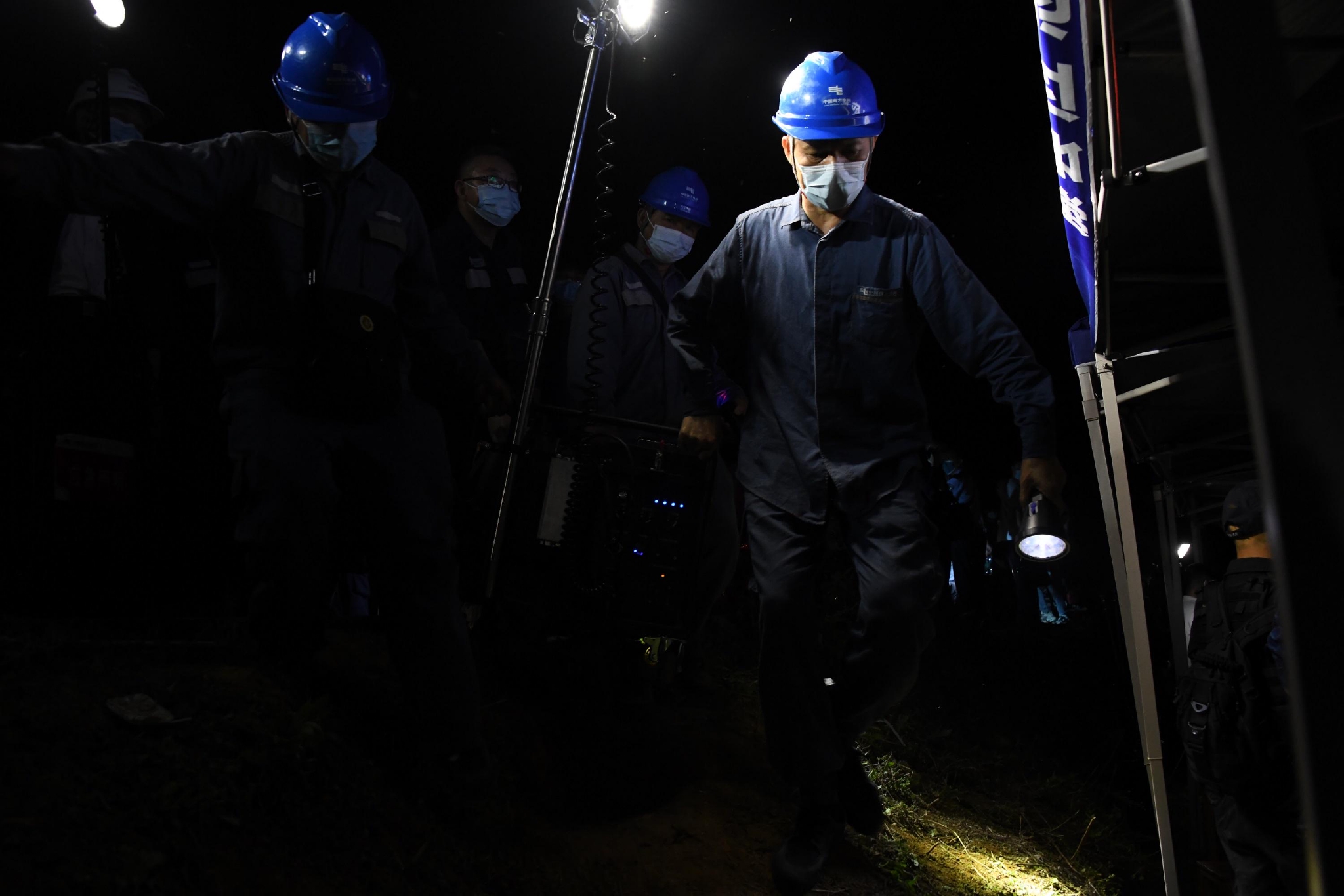 图集｜MU5735坠机现场照明保障有序开展休闲区蓝鸢梦想 - Www.slyday.coM