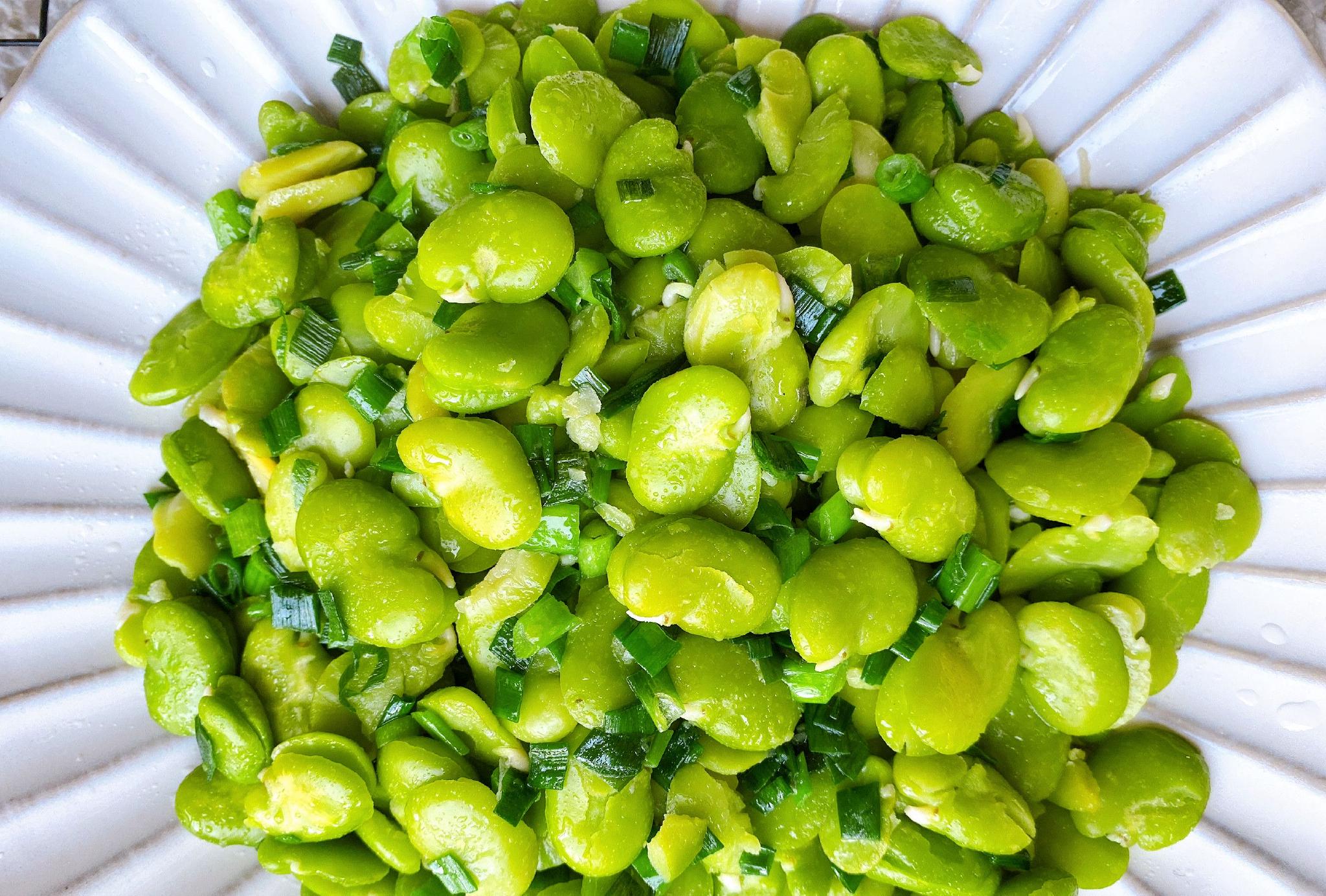 上海人心中春菜的第一名葱油蚕豆颜色翠绿入味软糯甘甜