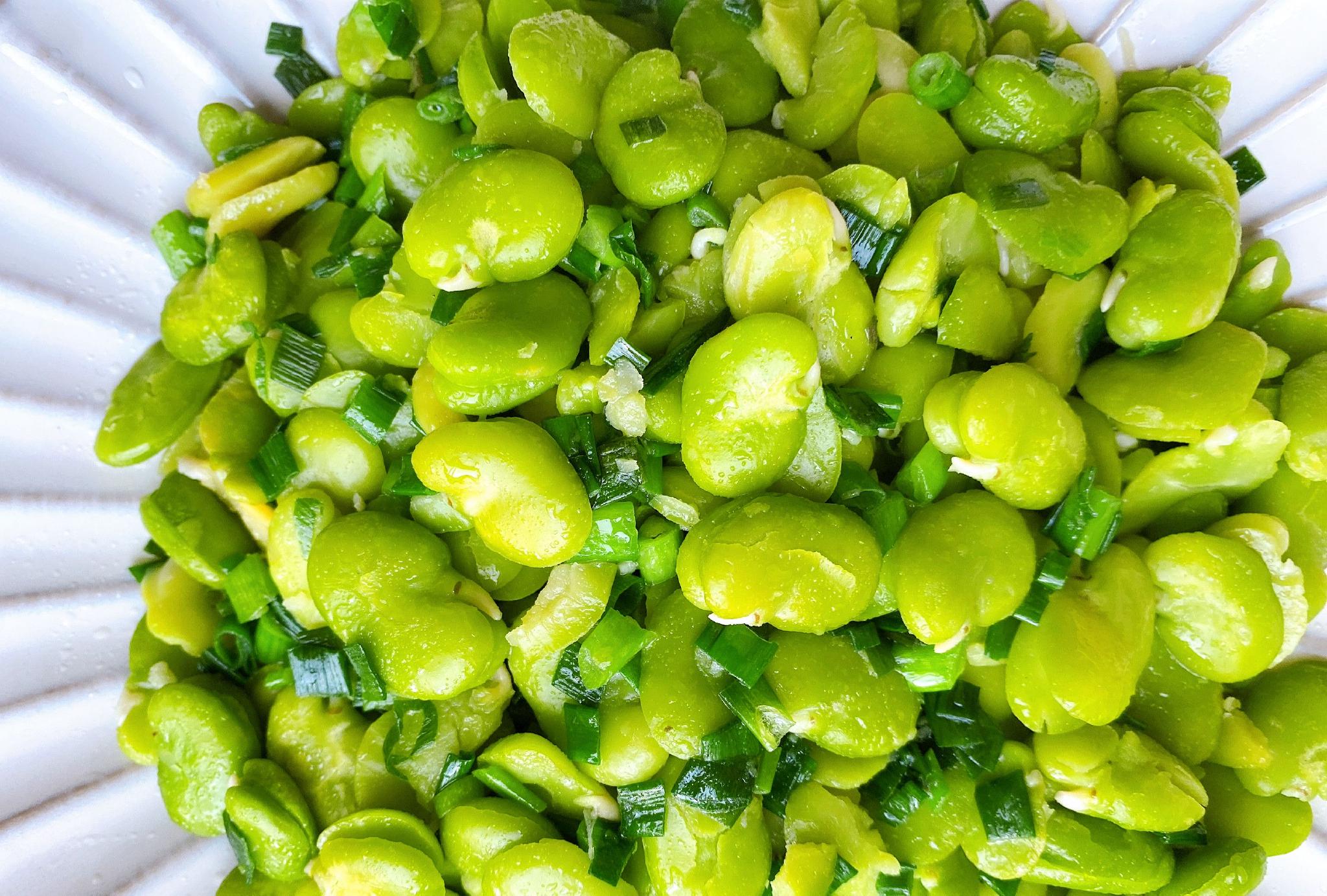 上海人心中春菜的第一名葱油蚕豆颜色翠绿入味软糯甘甜