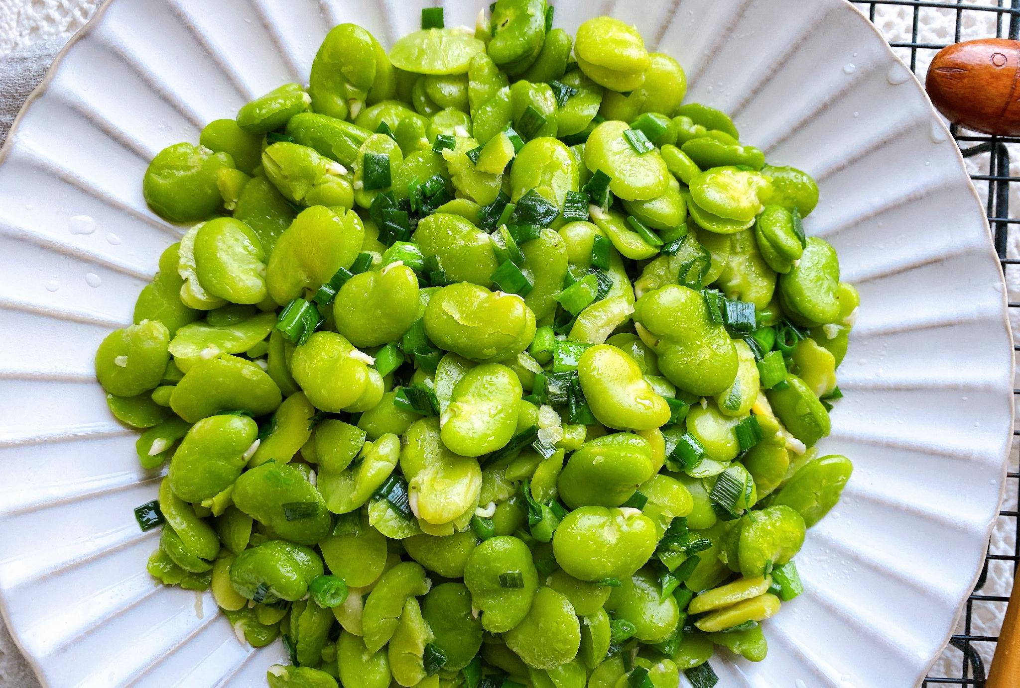 上海人心中春菜的第一名葱油蚕豆,颜色翠绿入味,软糯甘甜|蚕豆|葱油|