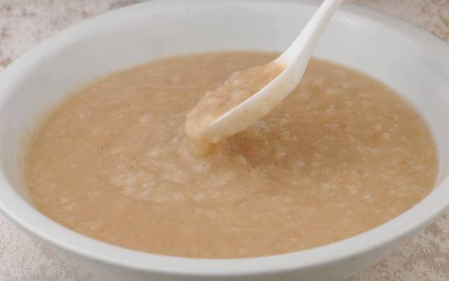 美食推荐黄桥古镇是一个拥有古老街道,纯朴民风的老镇,安静的老巷子