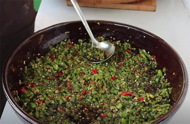 腌辣椒的季节到了,一次买8斤腌制起来,方法简单,吃一年都不坏休闲区蓝鸢梦想 - Www.slyday.coM 腌辣椒的季节到了,一次买8斤腌制起来,方法简单,吃一年都不坏休闲区蓝鸢梦想 - Www.slyday.coM