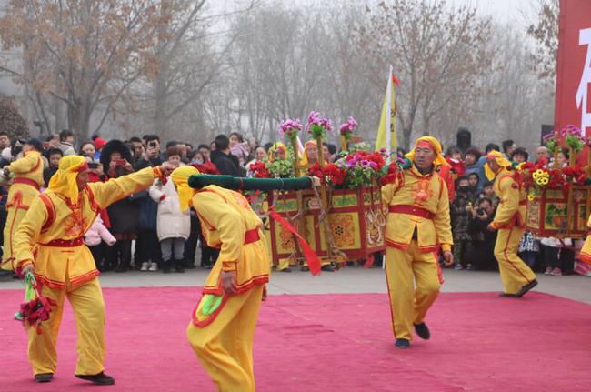 网络中国节·春节丨【年俗日历·大年初五】抬花杠 亮亮相休闲区蓝鸢梦想 - Www.slyday.coM 网络中国节·春节丨【年俗日历·大年初五】抬花杠 亮亮相休闲区蓝鸢梦想 - Www.slyday.coM