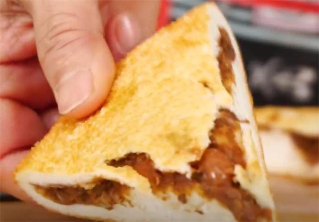 夏天不吃这饼太亏,外边卖15元一个,比面包还香,太好吃了休闲区蓝鸢梦想 - Www.slyday.coM 夏天不吃这饼太亏,外边卖15元一个,比面包还香,太好吃了休闲区蓝鸢梦想 - Www.slyday.coM