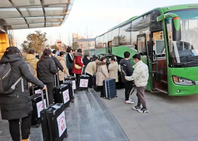 驰援西安！渭南多地医务人员紧急出发！休闲区蓝鸢梦想 - Www.slyday.coM