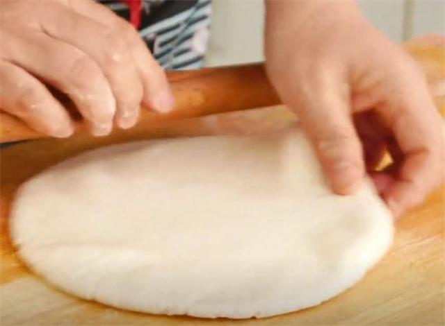 夏天不吃这饼太亏,外边卖15元一个,比面包还香,太好吃了休闲区蓝鸢梦想 - Www.slyday.coM 夏天不吃这饼太亏,外边卖15元一个,比面包还香,太好吃了休闲区蓝鸢梦想 - Www.slyday.coM