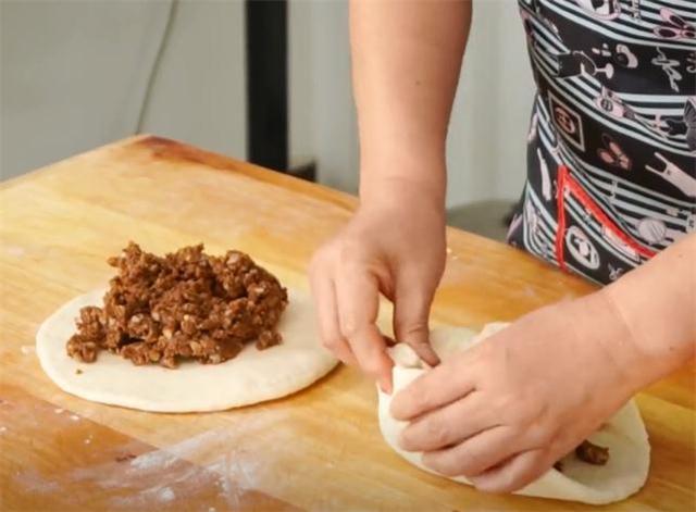 夏天不吃这饼太亏,外边卖15元一个,比面包还香,太好吃了休闲区蓝鸢梦想 - Www.slyday.coM 夏天不吃这饼太亏,外边卖15元一个,比面包还香,太好吃了休闲区蓝鸢梦想 - Www.slyday.coM