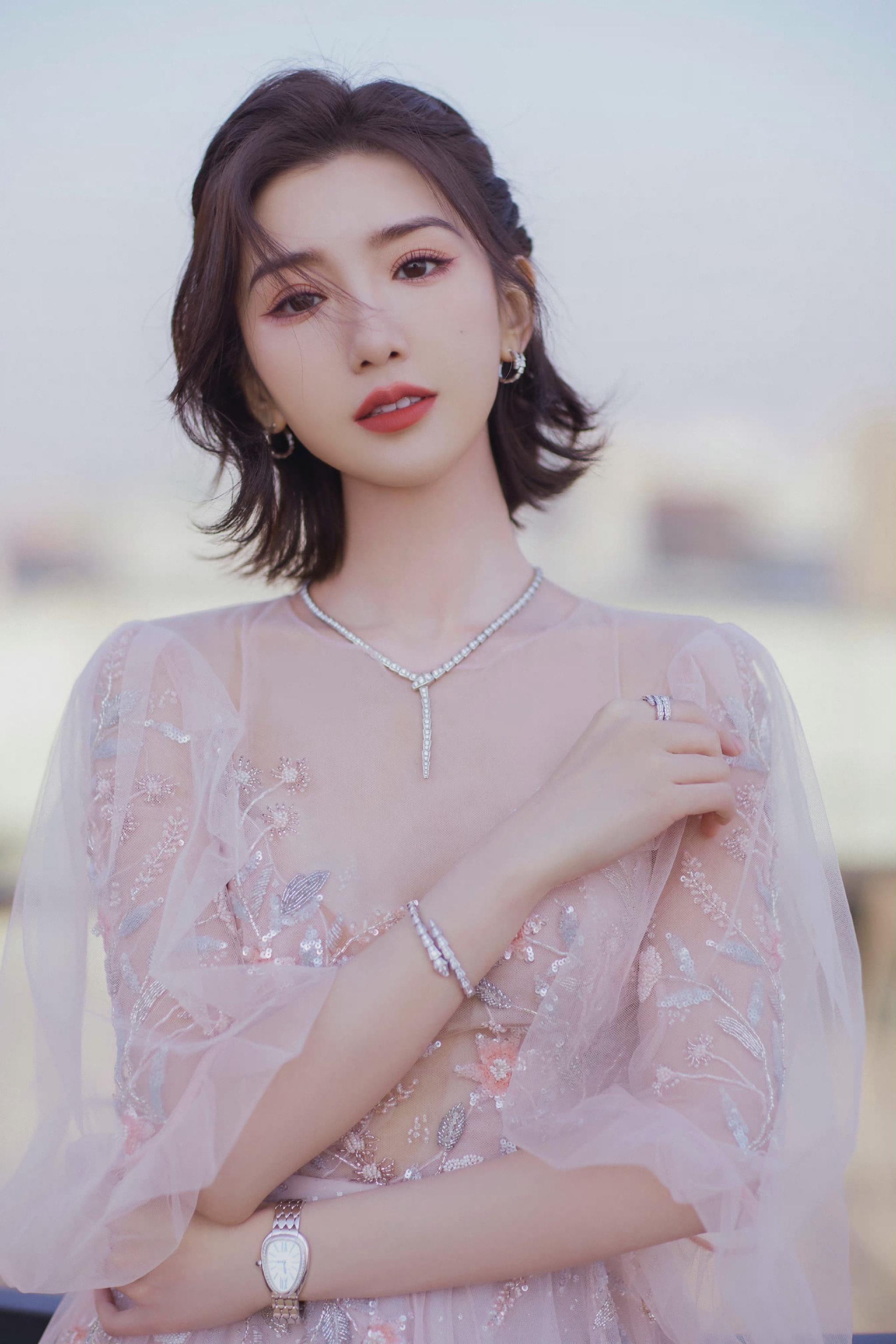 自从《三十而已》之后,越来越喜欢毛晓彤_高清图集_新浪网