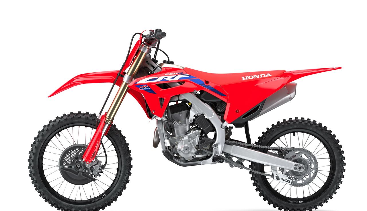 下图:可上牌于公共道路上行走,换了新的车体图案的2023 crf450rl.