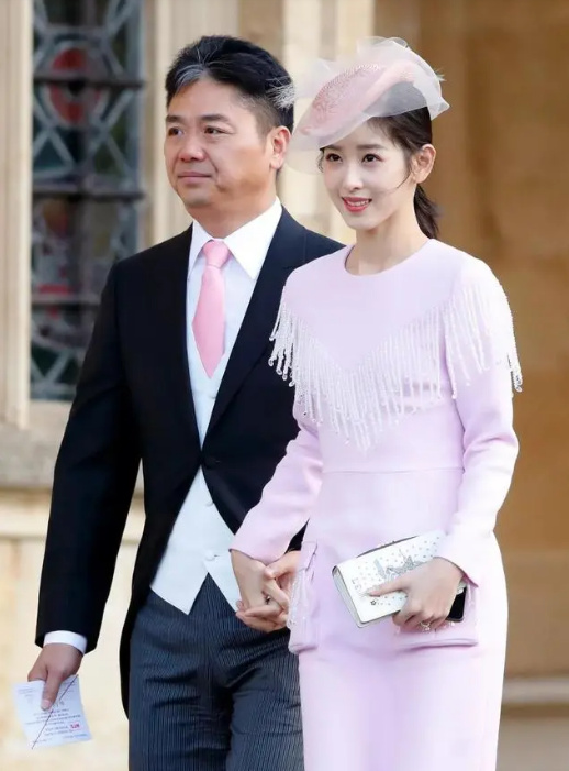 章泽天被曝怀孕,小腹隆起疑有数月身孕,与刘强东逛超市秀恩爱休闲区蓝鸢梦想 - Www.slyday.coM 章泽天被曝怀孕,小腹隆起疑有数月身孕,与刘强东逛超市秀恩爱休闲区蓝鸢梦想 - Www.slyday.coM