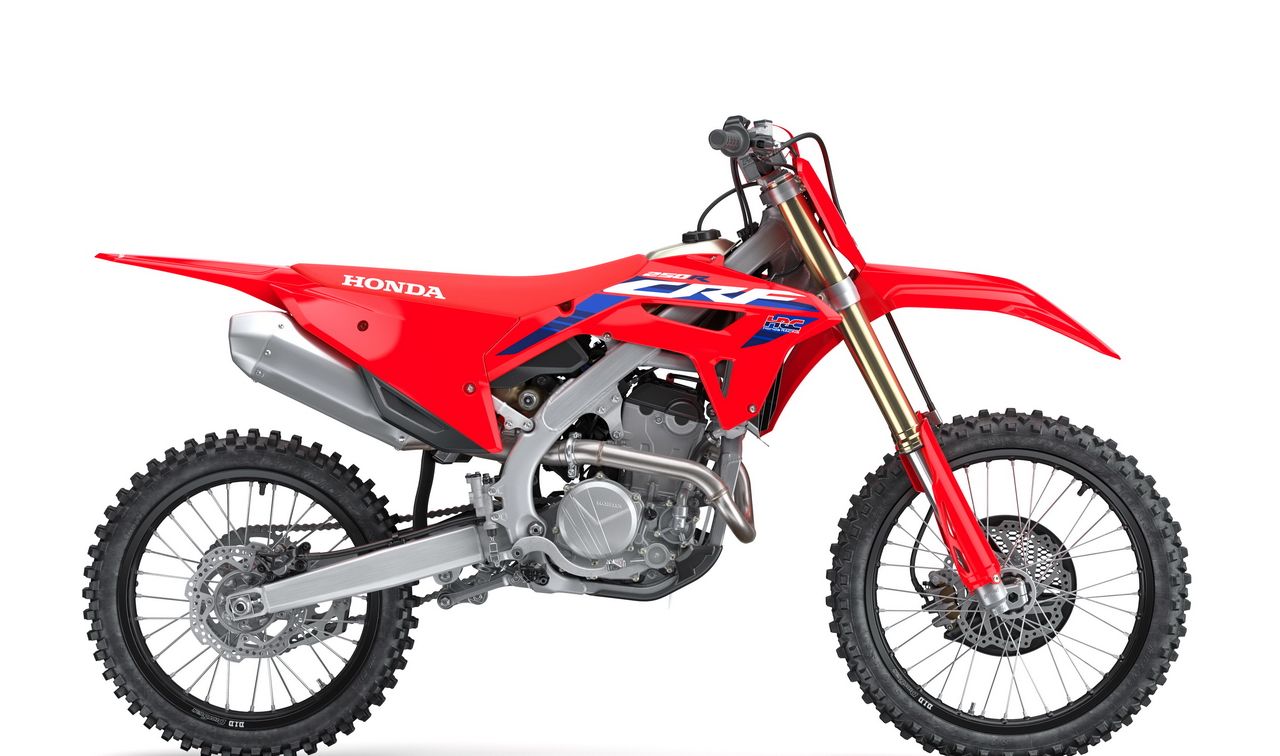 下图:可上牌于公共道路上行走,换了新的车体图案的2023 crf450rl.