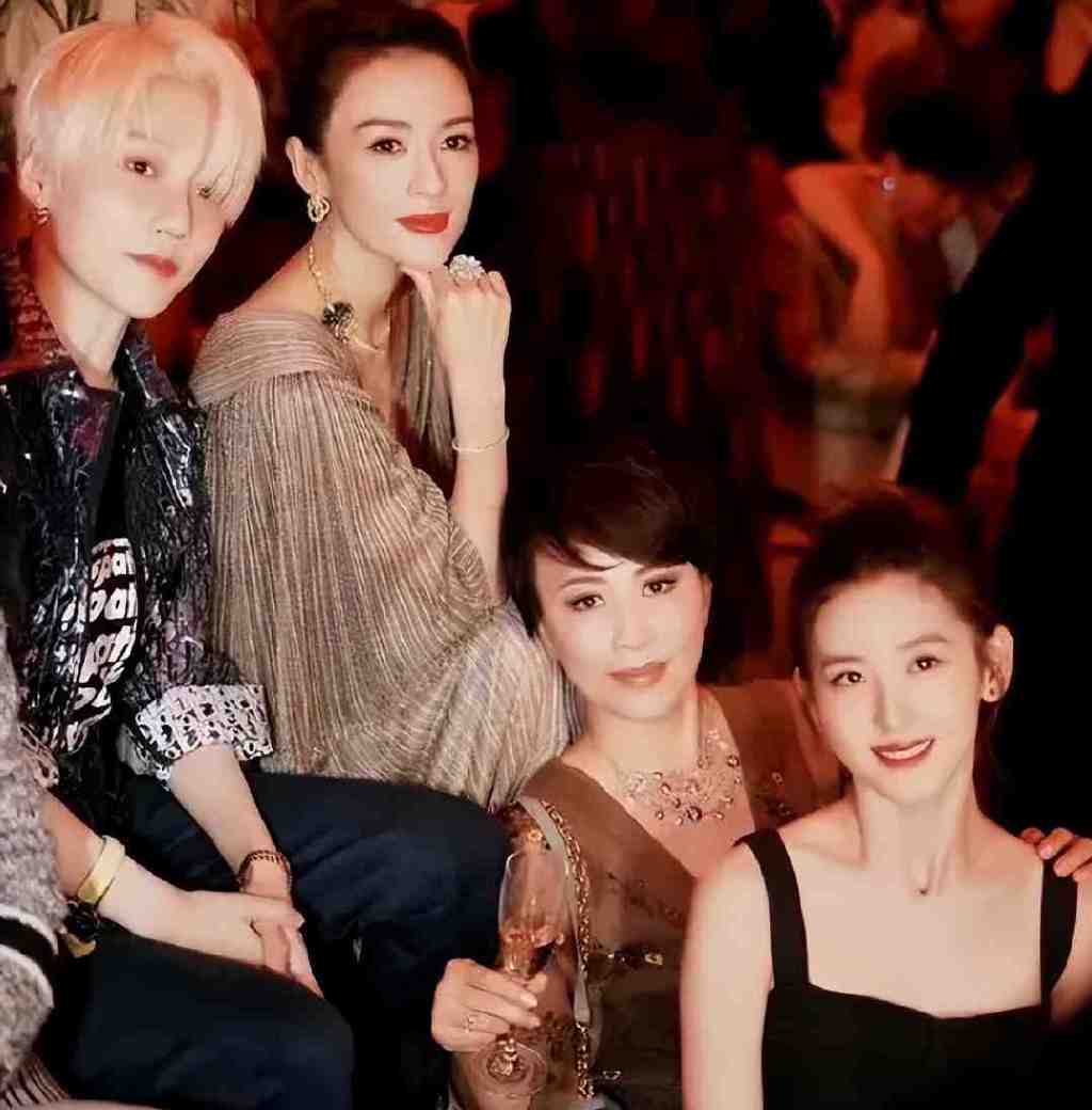 章泽天被曝怀孕,小腹隆起疑有数月身孕,与刘强东逛超市秀恩爱休闲区蓝鸢梦想 - Www.slyday.coM 章泽天被曝怀孕,小腹隆起疑有数月身孕,与刘强东逛超市秀恩爱休闲区蓝鸢梦想 - Www.slyday.coM