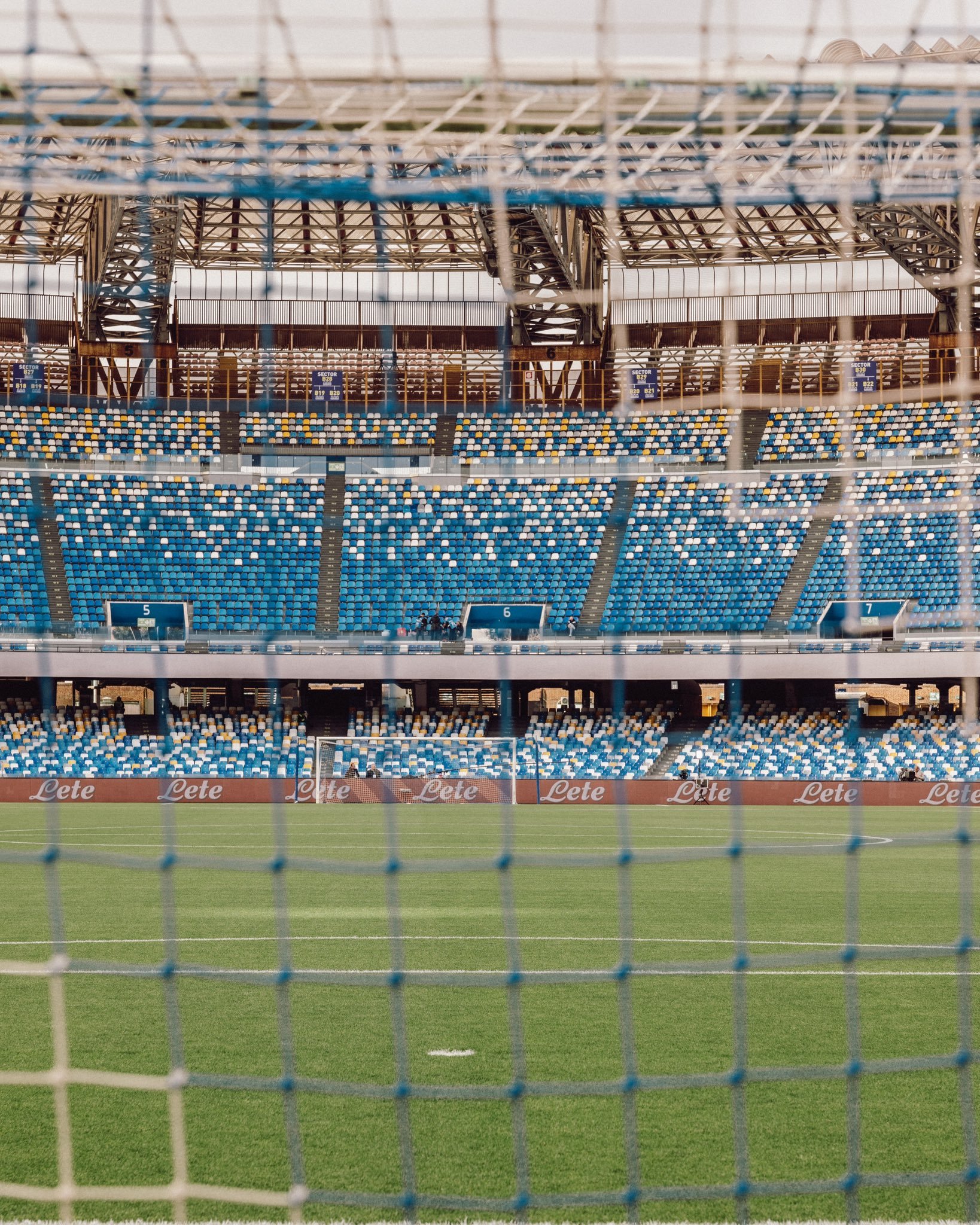 这里是马拉多纳球场_高清图集_新浪网