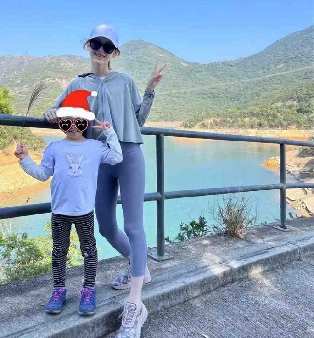 章泽天被曝怀孕,小腹隆起疑有数月身孕,与刘强东逛超市秀恩爱休闲区蓝鸢梦想 - Www.slyday.coM 章泽天被曝怀孕,小腹隆起疑有数月身孕,与刘强东逛超市秀恩爱休闲区蓝鸢梦想 - Www.slyday.coM