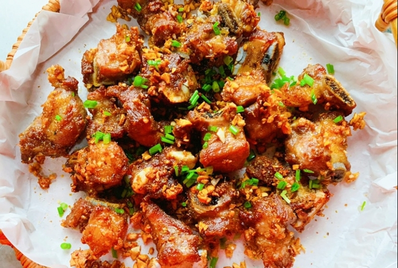 椒盐蒜香排骨做的时候就忍不住流口水了