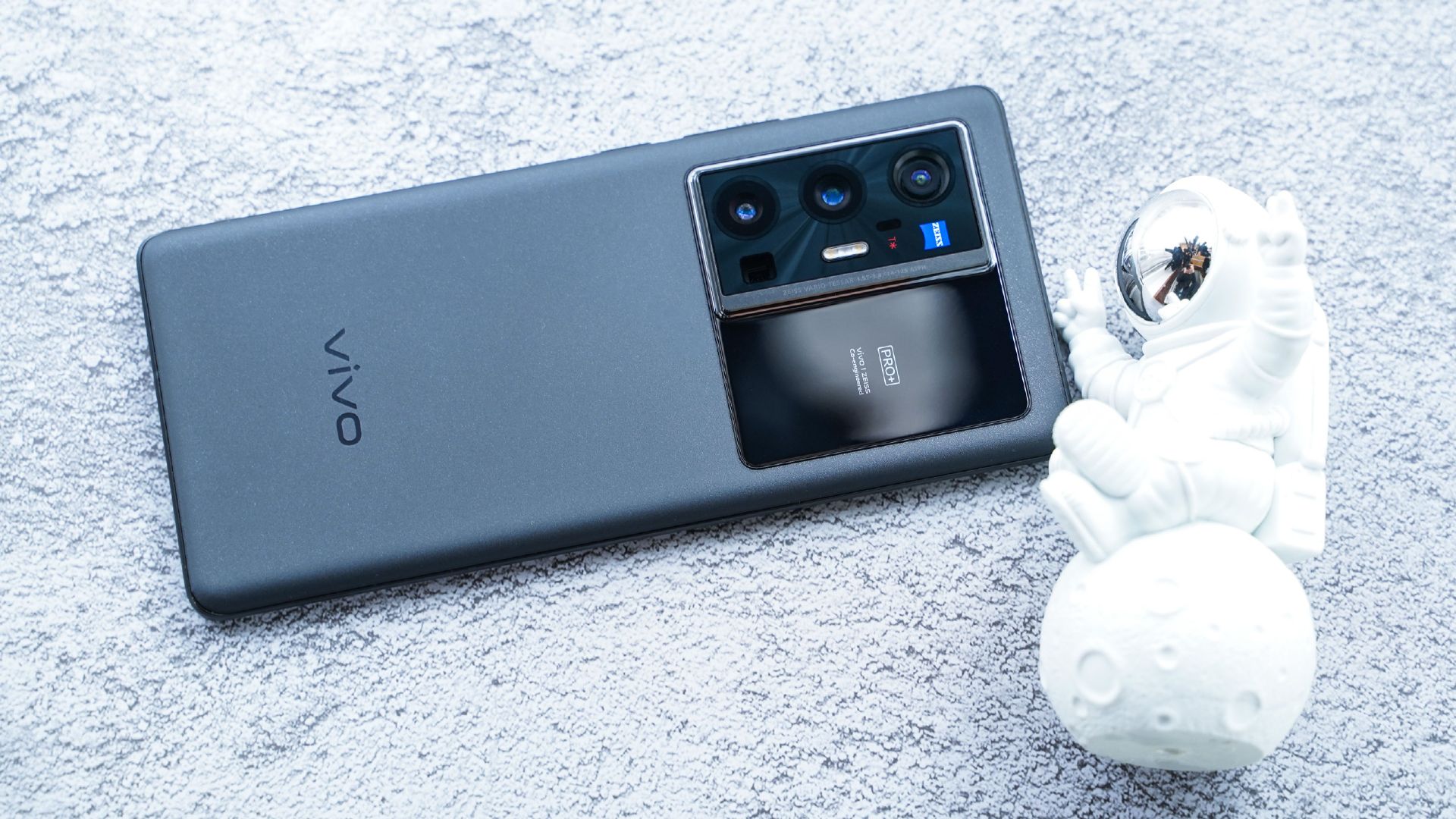 vivo x70 pro 获得了中国手机创新周暨中国手机设计大赛颁发的"2021