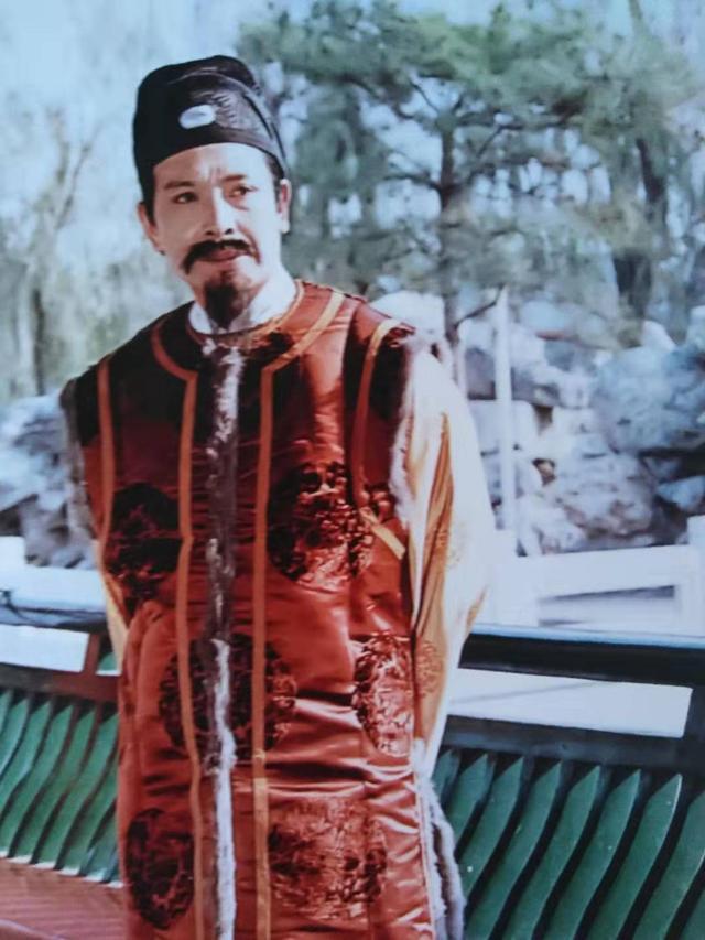 红楼梦贾敬出家的原因到底是什么痴情还在其次主要是喜欢