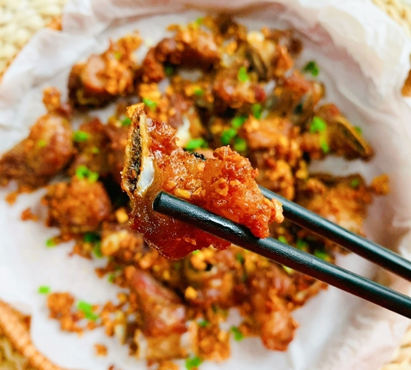 椒盐蒜香排骨做的时候就忍不住流口水了