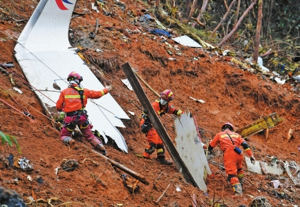 已找到的黑匣子不排除存储单元损坏 距核心现场约十公里处发现疑似飞机残骸休闲区蓝鸢梦想 - Www.slyday.coM