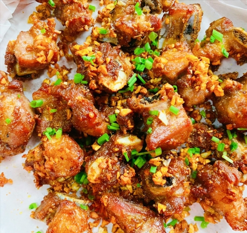 椒盐蒜香排骨做的时候就忍不住流口水了