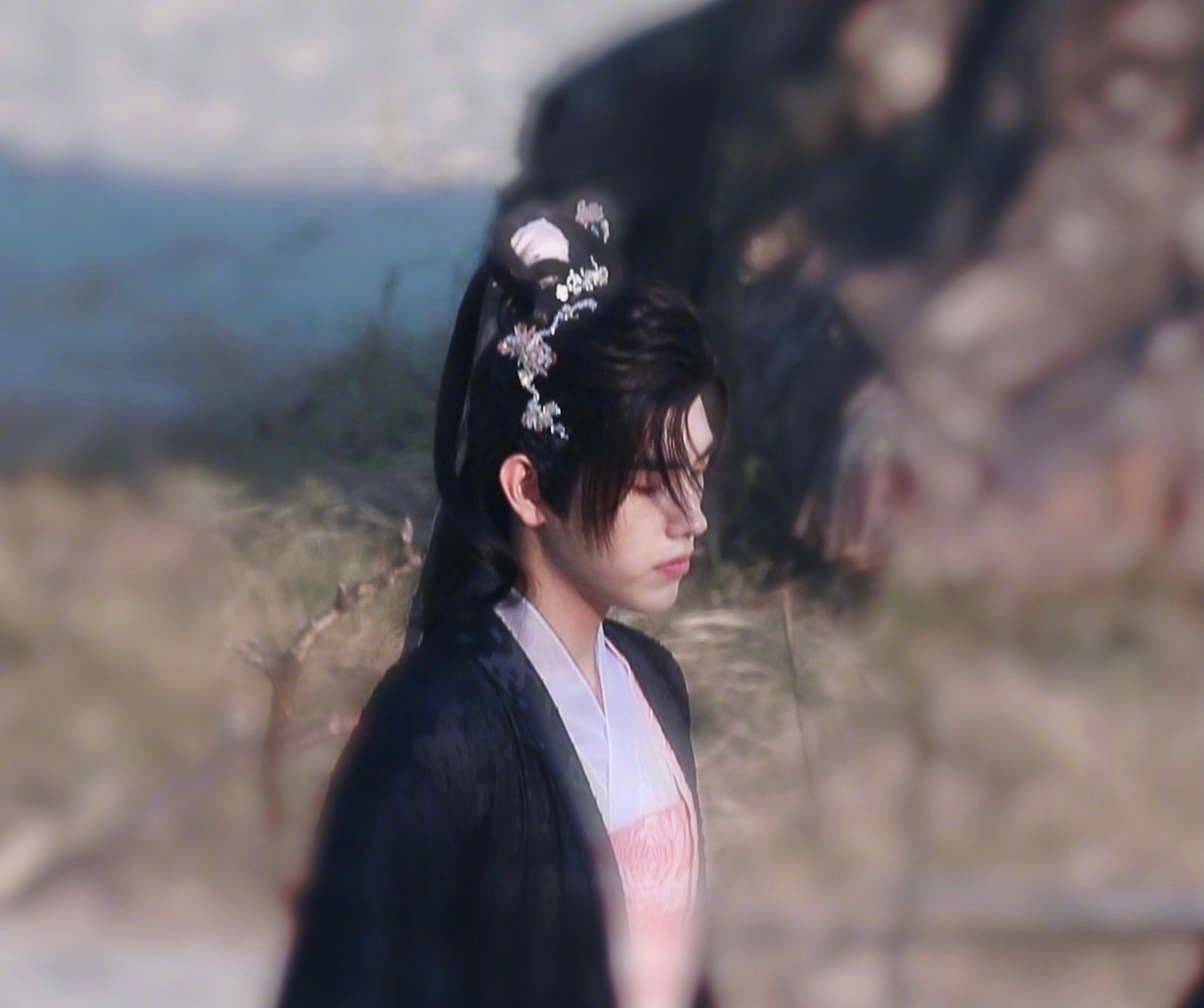 陈飞宇《皓衣行》女装造型曝光,网友表示:这颜值是