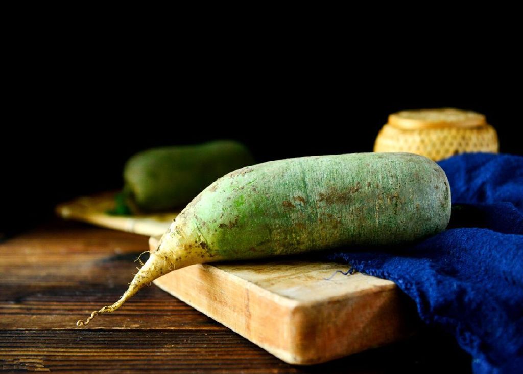 立春咬萝卜是我国立春的传统民俗.