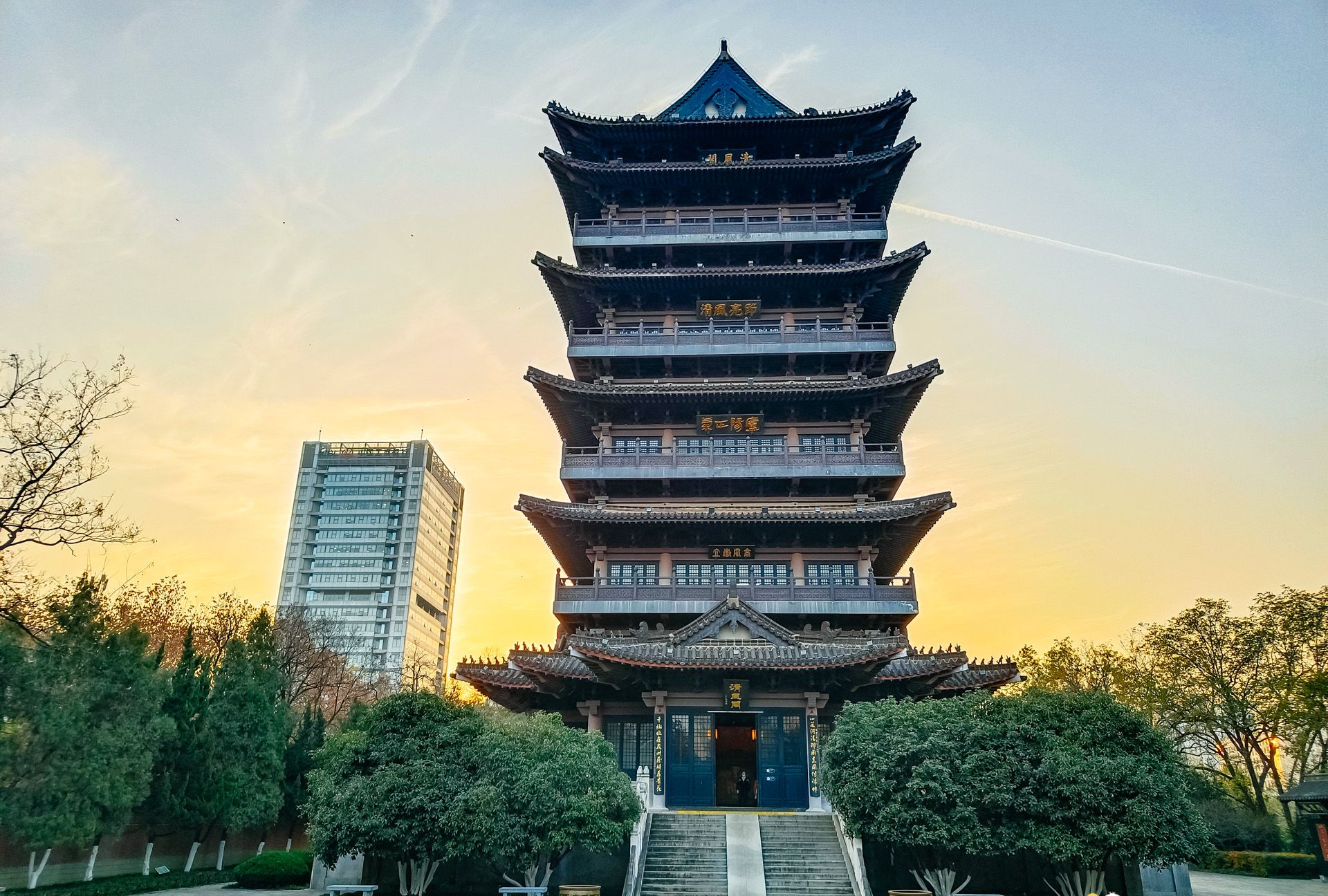 旅游攻略信息:清风阁地址:安徽省合肥市包河区芜湖路60号门票:35元