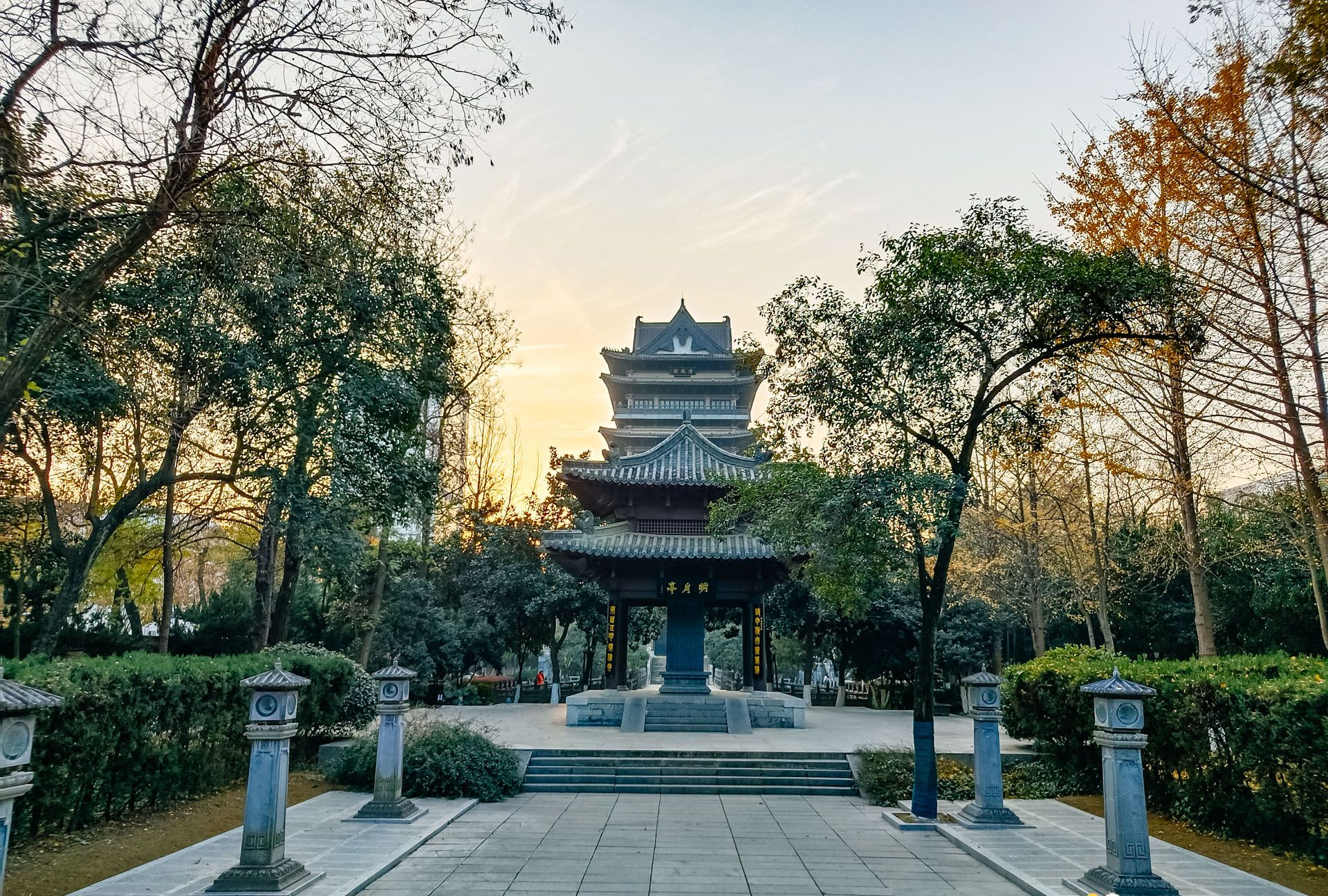 合肥包公园最高的建筑,为纪念包拯诞辰1000年而建,登顶风景好!