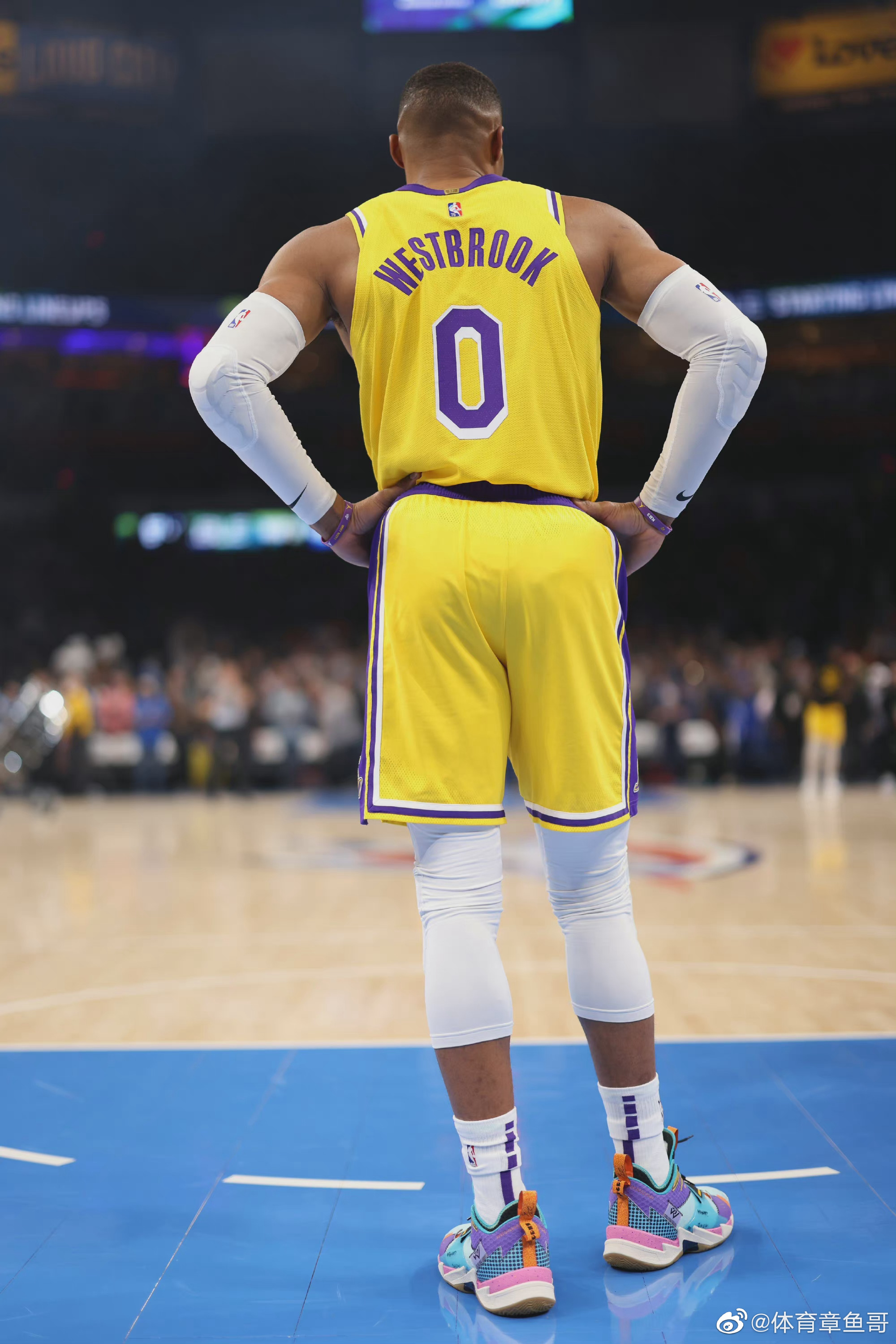 威少自从进入2022年以来,119次跳投中命中了35球……_高清图集_新浪网