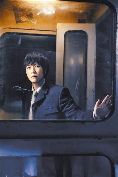 阿信翻唱月亮代表我的心