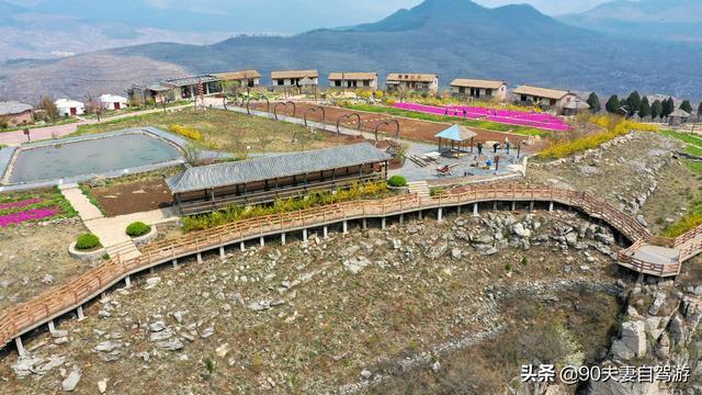 90夫妻自驾山东水蜜桃之乡，岱崮地貌真叫人称奇