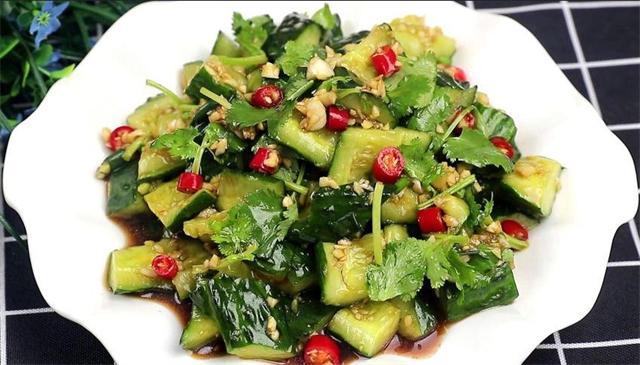 饭店的拌黄瓜为啥那么好吃？原来是有窍门的，学会夏天做给家人吃休闲区蓝鸢梦想 - Www.slyday.coM