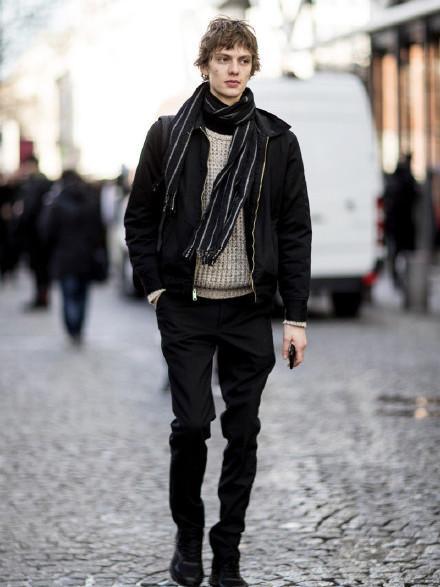 一步成名德国男模迈着魔鬼步伐刷屏网络这位小哥怕是要火