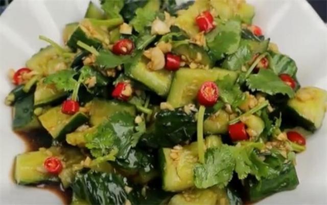 饭店的拌黄瓜为啥那么好吃？原来是有窍门的，学会夏天做给家人吃休闲区蓝鸢梦想 - Www.slyday.coM