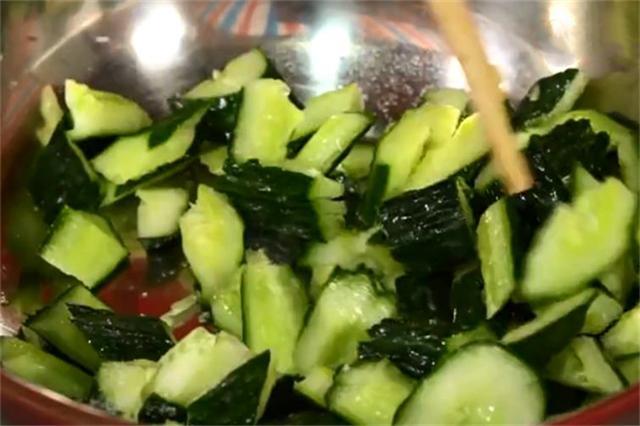 饭店的拌黄瓜为什么那么好吃？所有窍门都在这里，看一遍就学会休闲区蓝鸢梦想 - Www.slyday.coM