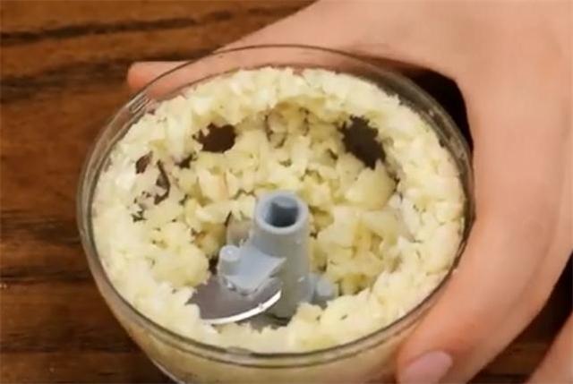 饭店的拌黄瓜为啥那么好吃？原来是有窍门的，学会夏天做给家人吃休闲区蓝鸢梦想 - Www.slyday.coM