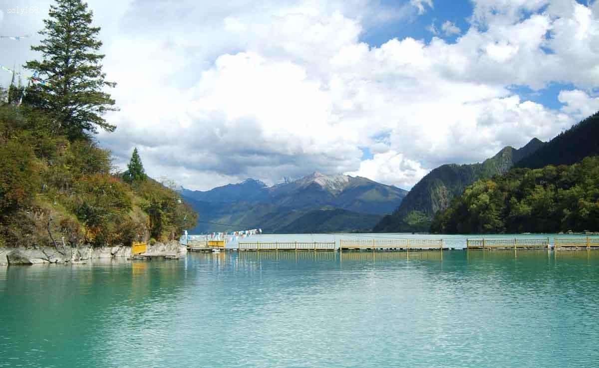 夹金山位于四川省阿坝藏族羌族自治州小金县南部