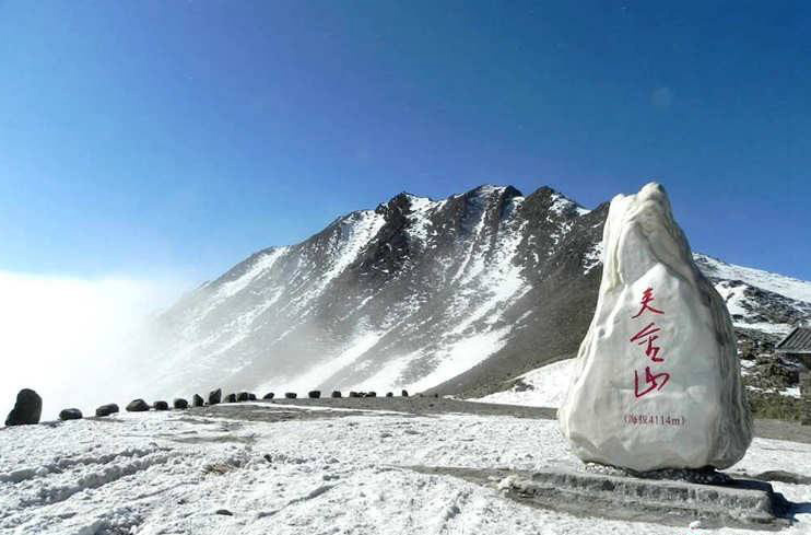 夹金山位于四川省阿坝藏族羌族自治州小金县南部
