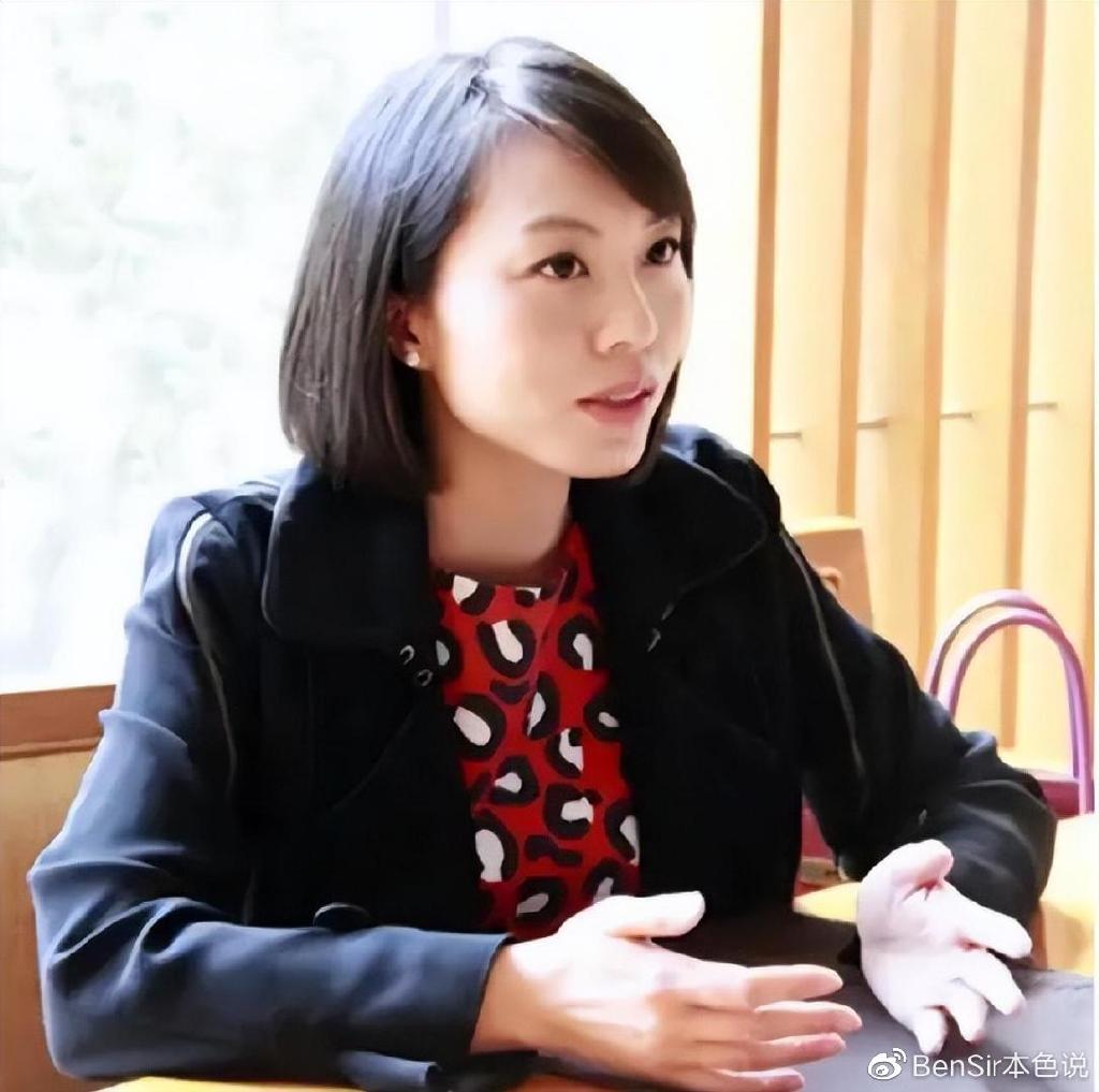 因为桂兰离职,他负责给父亲招聘新的秘书.