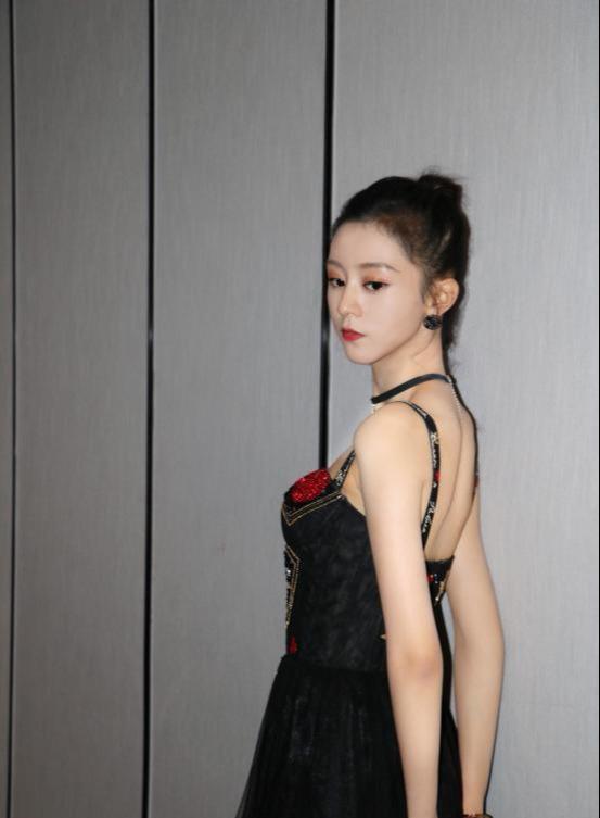 《遇见幸福》徐沐婵要火!95后演技可圈可点,戏里戏外穿衣洋气