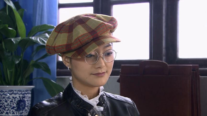敌营十八年女记者前来找江波实则是特务想要试探出江波底细