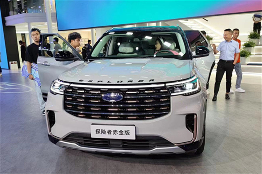 本次成都车展中,长安福特推出了长安福特探险者赤金版,并同步开启预售