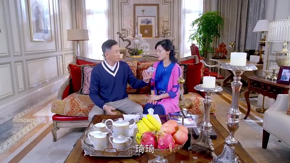 守护丽人林佳一打电话求救老爸漠不关心反而还批评她