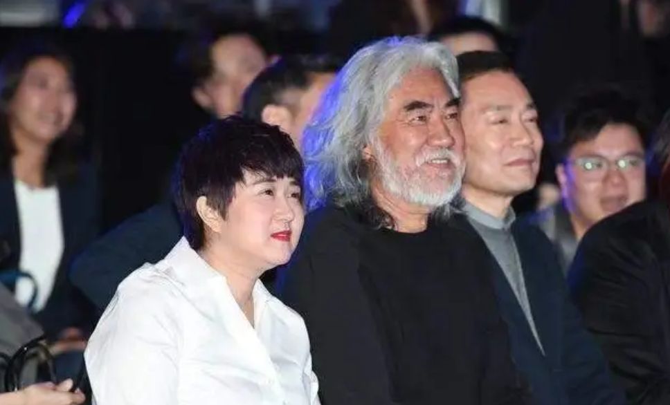 虽然几方都没承认,但之后张纪中也确实和第一任妻子分开了