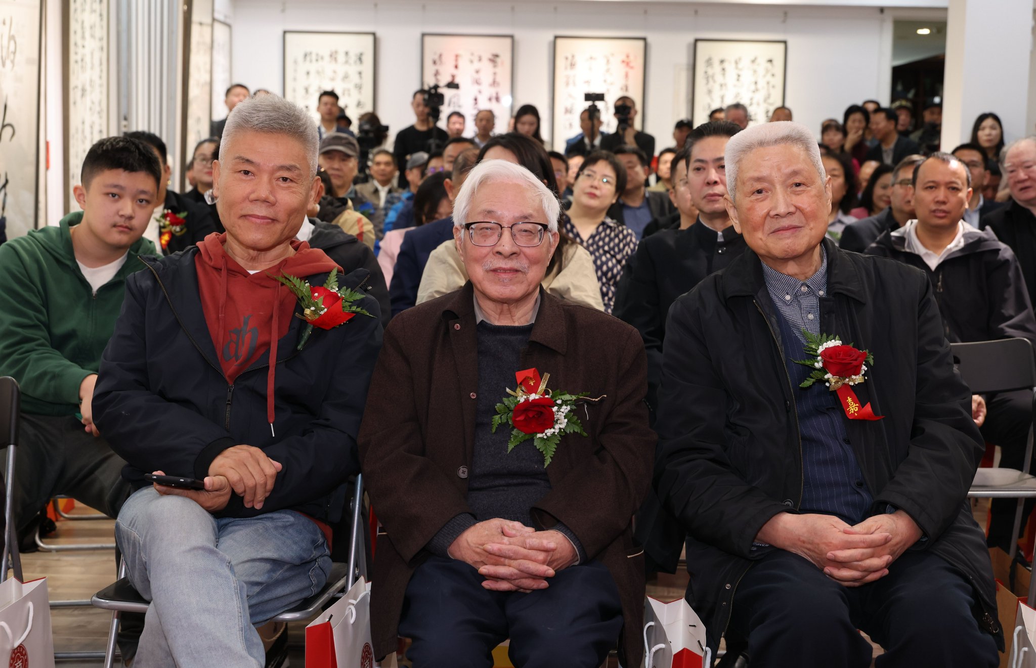 参加舒惠国同志书法展北京琉璃厂一得阁美术馆信口开河讲了一通老干体