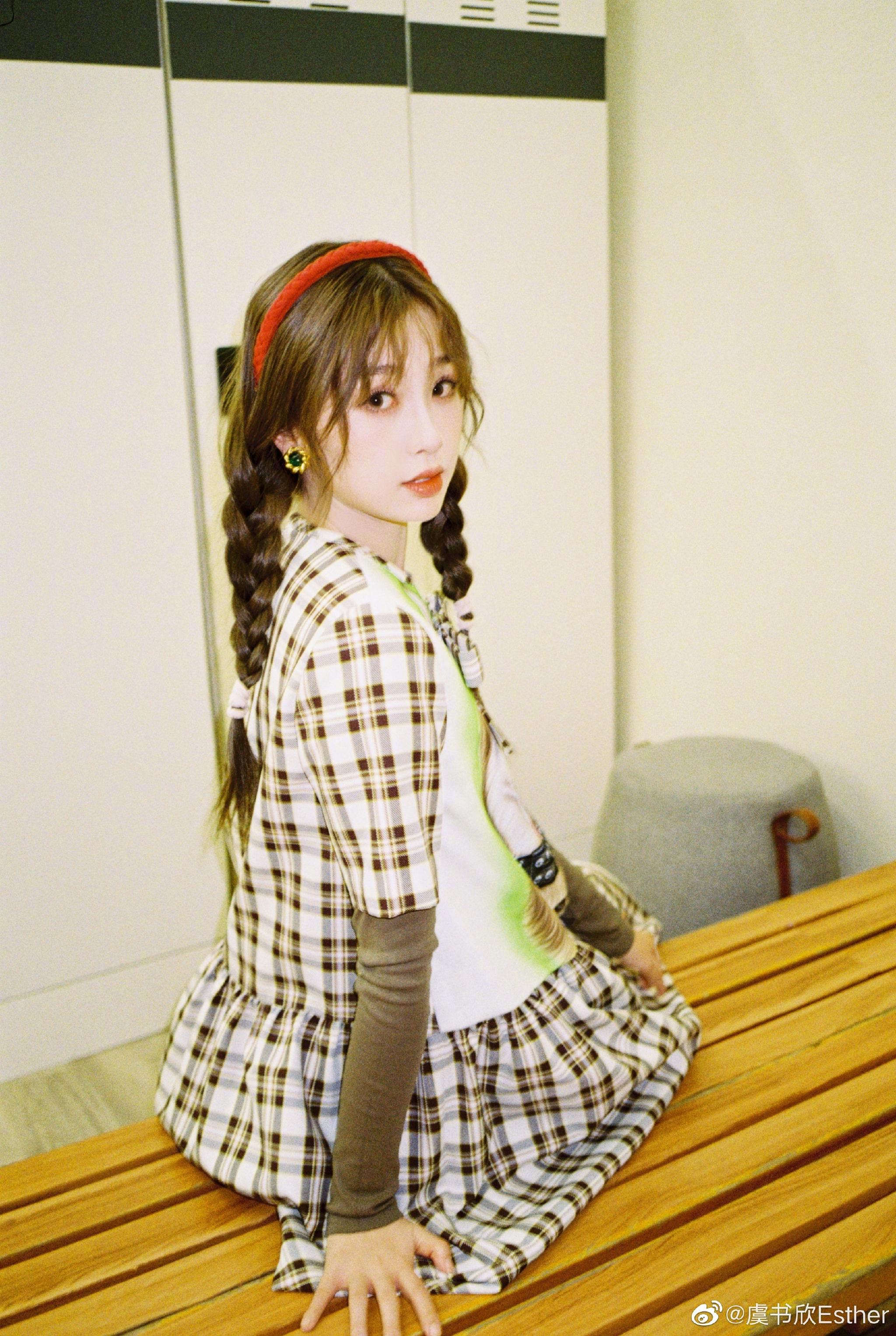 虞书欣分享随拍雪地屁墩live图